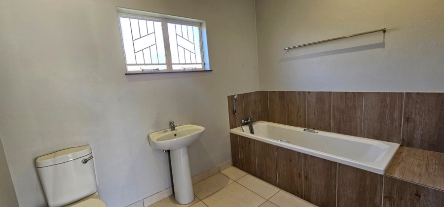 To Let commercial Property for Rent in Bloemfontein Rural Free State